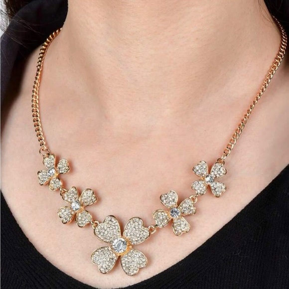Jewelry - Rhinestone Flower Necklace